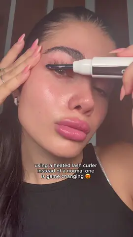 A heated lash curler is a game changer for your lashes ✨😍 #lashcurler #lashes #heatedlashcurler #lashtutorial #lashlift #lashtips #girlhacks 