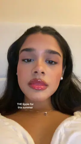 Guys im not a gloss person but this isnt even sticky im in luv #milkmakeup #giftedcollab 