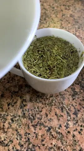 طريقة مية الروزمارى من غير منضيع فوايدها🌿 #rosemary #haircare #مية_روزماري #العناية_بالشعر #fypシ゚viral 