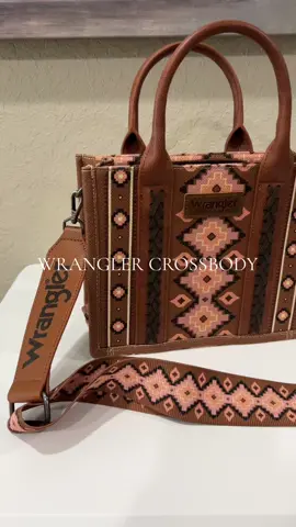 I love this purse and the color 😍😍 #wrangler #wranglerpurse #crossbody 