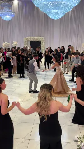 #foryoupage #kesfetteyiz #dance #mariage #viral #bruxelles #belgium #iremorganizasyon #sallemilleetunenuit #turkishwedding🇹🇷 #couple #halay #turkishdance #foryou #mariagesturcs 