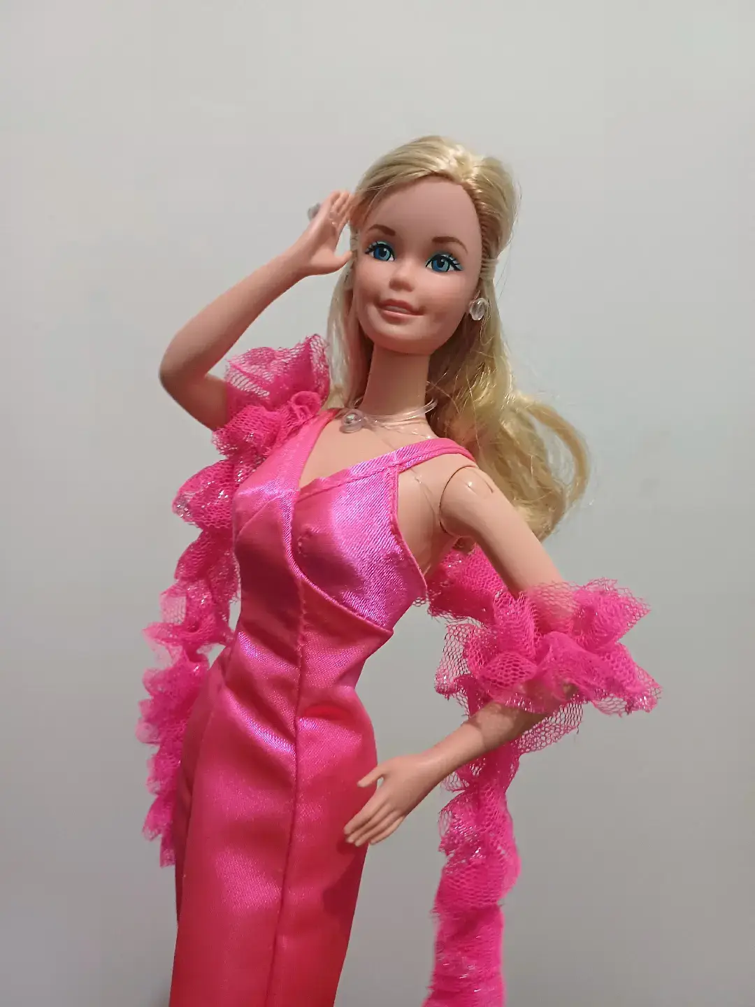 Esta reproducción es hermosa Esta Barbie es icónica Que otra Barbie retro les gusta?  #barbie #barbiephoto #barbiecollector #doll #dollcollector #vintage #nostalgic #mattel #barbiesuperstar #pink #barbiegram #barbiedoll #barbiesuperstar1977 