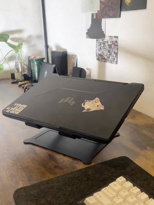 Turn on the laptop #setup #laptopsetup #setupgaming #setuptour #setupinspiration #desksetup #laptop 