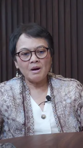 Prof. Susi Dwi Harijanti: putusan 90 adalah contoh abusive judicial review yang dilakukan oleh Mahkamah Konstitusi yang kemudian membuat Ketatanegaraan dan Pilpres 2024 menjadi Pilpres yang sangat complicated & brutal. Selengkapnya di youtube Abraham Samad SPEAK UP Jangan lupa subscribe, comment, like, & share!  . #AbrahamSamadSpeakUp #abrahamsamad #pilpres2024 #pemilu2024 #jokowi #mahkamahkonstitusi #putusanmk  #AbrahamSamadSpeakUp #abrahamsamad #pilpres2024 #pemilu2024 #jokowi #mahkamahkonstitusi #putusanmk 