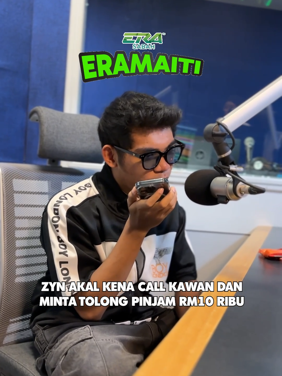 #ZynAkal kena call kawan dia dan try pinjam RM10 ribu dengan dorang. Uish, respect la dengan persahabatan Zyn Akal ni! 👏 #ERASabahKongsi #ERAmaiti