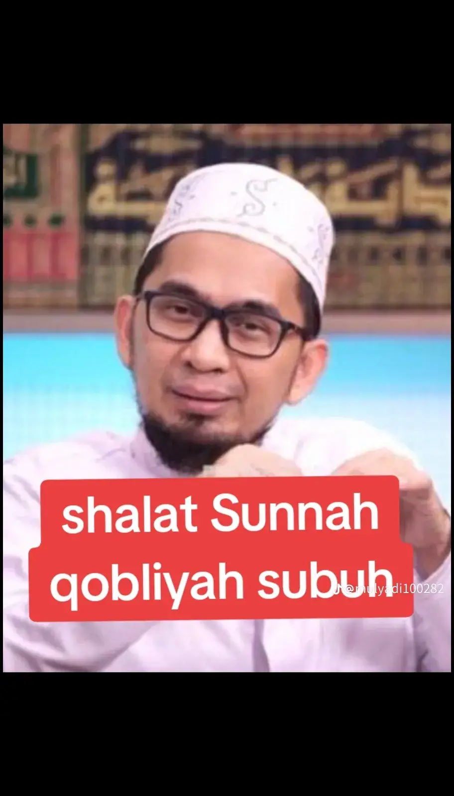 Diantara amalan yang dapat dilaksanakan yaitu sholat sunnah qobliyah subuh atau sholat sunnah fajar. Sholat sunnah ini dilaksanakan sebelum sholat subuh serta dianjurkan untuk dilaksanakan di rumah.  Selain berkewajiban menunaikan sholat wajib, kita sebagai umat islam juga dianjurkan untuk melaksanakan sholat sunnah, sebagaimana disebutkan dalam hadis berikut, رَكْعَتَا الْفَجْرِ خَيْرٌ مِنْ الدُّنْيَا وَمَا فِيهَا Artinya: “Dua rakaat sholat sunnah subuh lebih baik daripada dunia dan seluruh isinya.” (HR. Muslim). @hanavis @yani @fadli5807 @duta.cell.mbo  #kelebihansholatsunnahqobliyahsubuh #qobliyahsubuh #fyp  #sholatsunnahfajar #lebihbaikdaripadaduniadanseluruhisinya