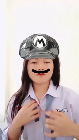 gak sempet di rumah di sekolah pasang dasi