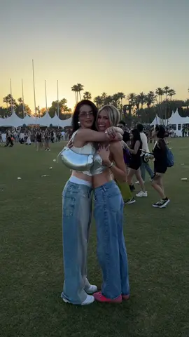 making memories 🫶🏻 #momanddaughter #family @Jadyn Xavier @AnthonyXavier #coachella 