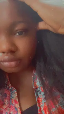 Enjoying my beauty #viral #hairtipsforblackgirls #naturalhair #hairgrowthoil #longhair #effect #uk #uklife 