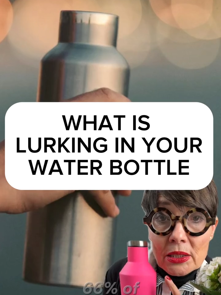 Here's what could be lurking in your water bottle #cleaningtips #howtocleanwaterbottle #bacteria