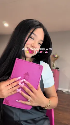 I love my new bible so so muchhh🥹🫶🏽💓🎀  i bought it on amazon and i linked it in my storefront!! (link in bio🫶🏽) 💓🫶🏽🎀💒✨🧚🏽‍♀️✝️💌 #bible #bibleverse #christiangirl #christian #jesus #Godisgood #iloveJesus #fyp #unboxing #unboxwithme 
