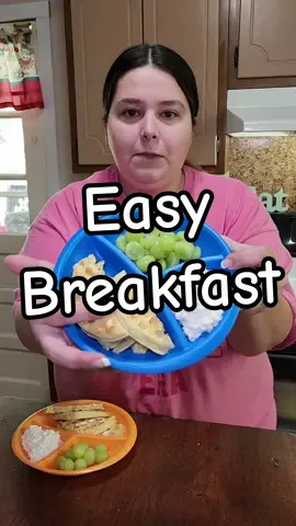 Easy Breakfast: Waffles, Cottage Cheese, & Grapes. 🍽 #Breakfast #EasyMeal #BreakfastIdeas #EasyBreakfast #FoodTok 