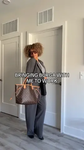 It’s just something about having cute accessories, water bottles, etc to bring with me to work that makes the work day better! Code: KRISTIANSXUS for 15% off!  @BURGA #burgaofficial #giftedbyburga #burgaofficial #burgacases #myburga 