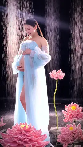 Chụp Bầu Dưới Mưa,Quá Xịn luôn bầu ơi 😍👉#phonglungta #lungta #hautruong #chupbau #xuhuong #tiktokgiaitri #lienhoa #mebau #trending @Fb: Nguyễn Đức Tiên @Phong Lungta-CSKH #swwiming@NguyenThuyMakeup #hottrend #mevabe 