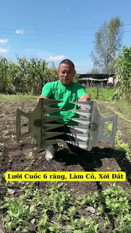 cuốc 6 răng làm cỏ xới đất tiện lợi