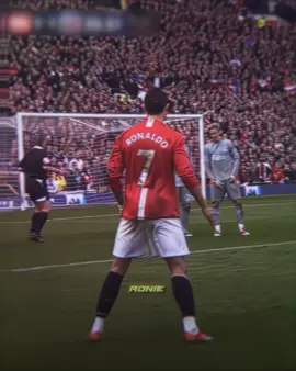 the way he stands for the freekick🥶☠️ #cristianoronaldo #cr7 #manchesterunited #liverpool #trending #viral 