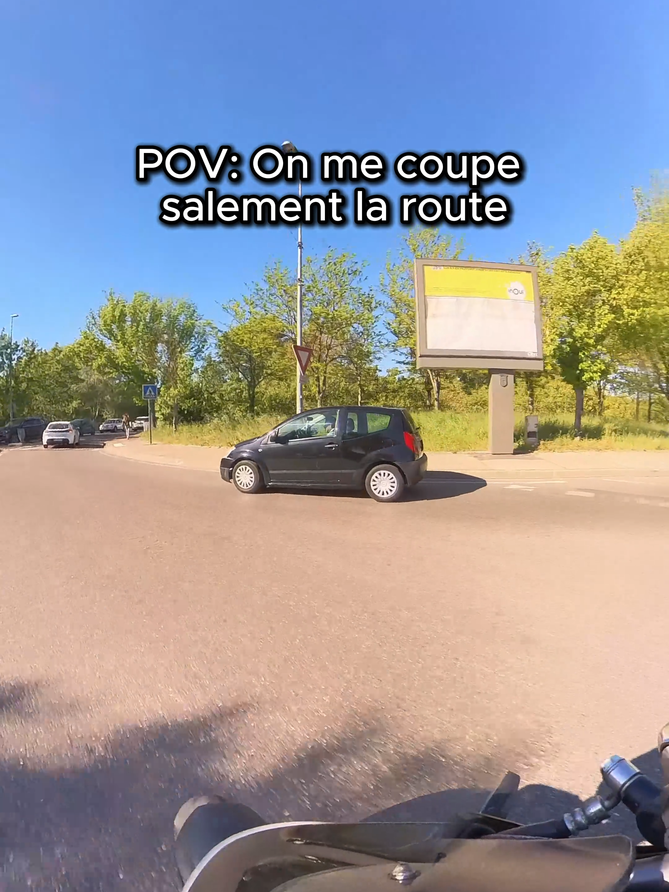 J'en connais qui auraient cassé un rétro 😂 #bike #biker #bikelifee #bikelover #moto #motard #fyp #foryou #pourtoi #route #kawasaki #yamaha #viral #Vlog #pov