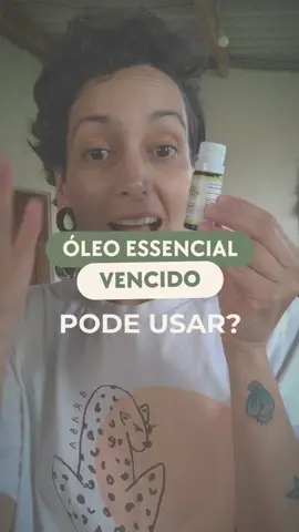 Eai, o que você faz com os óleos vencidos?  ✨ Seja consciente e não desperdice óleo essencial, pois é uma matéria prima muito valiosa 💚🌿 ⚠️ Esteja sempre atenta as contra indicações de cada óleo essencial.  🧡 👉🏼 Para atendimentos de Aromaterapia ou Produtos Personalizados, entre em contato.
