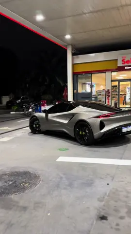 es otra cosa 😱🤯 un poco suena…😎 #lotus #emira #noche #night #shell #gris #fyp #fypシ #parati #foryou 