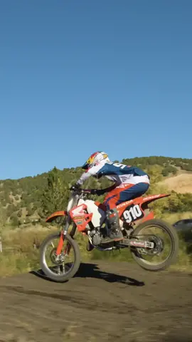 Incase you needed to hear a 2-stroke going through the whoops 🎶 Hit the link in my bio to check out the full “Two stroke, Four Seasons, One Lap” YouTube video on this 1994 CR125. What do you think is the best engine that Honda has produced? @Red Bull Motorsports @Red Bull @MotoSport.com @Maxima Racing Oils #CR125 #CR125R #honda #2stroke 