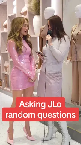Casually catching up with @JLO about @Intimissimi 💕