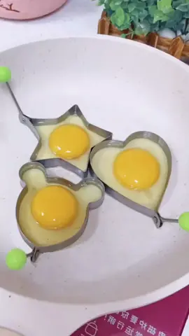 If you make fried eggs for your child like this, the child will definitely like to eat the #omelette   #DoudouGoodThing #KitchenGoodGoodsRecommendation #GoodThingRecommendation #fpy #TikTokIsGood              