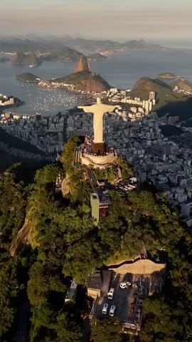 🔹🇧🇷 Mais um dia de outono, e o Rio continua dando seu show diário!  Muitos dias de sol pela frente! ❤️🥰 . Video credito  • @arikaye #rj #riodejaneiro 