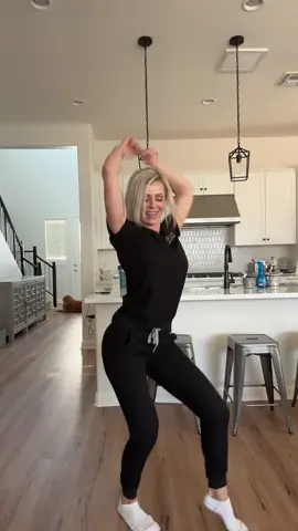 New house is giving me life! #dance #dancingnurse #nurse #energy #yaya #beyonce dc @HOLLYWOOD 