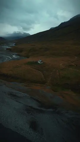I want to live in this lonesome cabin  #darkaesthetic #darknaturalism #aesthetic #nature #natureaesthetic #fog #moody #moodyvibes #gloomy #calmingvibes #folkscenery #folkgreen 