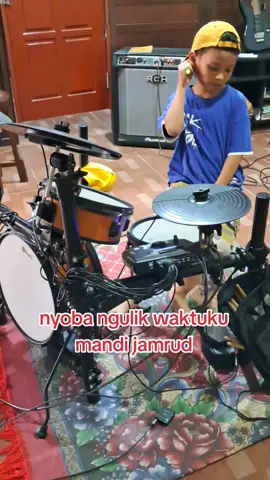 Latihan Rutin setiap hari sambil nunggu Tom drumnya jadi di service WAKTUKU MANDI JAMRUD maaf kurang rapi karena  masih nyoba ngulik2 🥰😍🙏🙏🤘🤘 #rockers #jamrud #fyp #trending #viral 