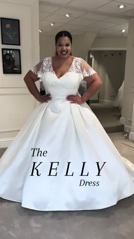 The Kelly Dress has sleeves just the right length, the wide waist band defines the waist and the long line of buttons draws the eye down the back legthening you. #plussizeedition #plussizebrideuk #plussizeweddingdress #bodypositive #weddingdress #weddingdresswithsleeves #plussize #plussizeuk 