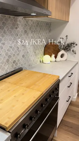 Kitchen Must Have - $24 IKEA Hack 👩🏽‍🍳 For $12 each these lamplig chopping boards are the best.  I place two side by side to create this wooden stove top cover. 🥙🥗🥪 So run to @ikea_australia don’t walk!  Definitely a kitchen must have for me!!  #organisedmum #organisedhome #kitchenmusthaves #ikeahacks #mealprep #cleanhome #getorganised #organized #organisedlife #KitchenHacks 