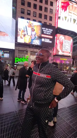 Wowwww.. My pictures @starboytemidayo got featured on TIME SQUARE MANHATTAN Billboard in NEW YORK CITY.. Kindly drop ur favorite Emoji's 🥰🥰😘😘 God bless u for the honour Ma @bisola_treasure.. I wasn't expecting that at all o 🙏😍