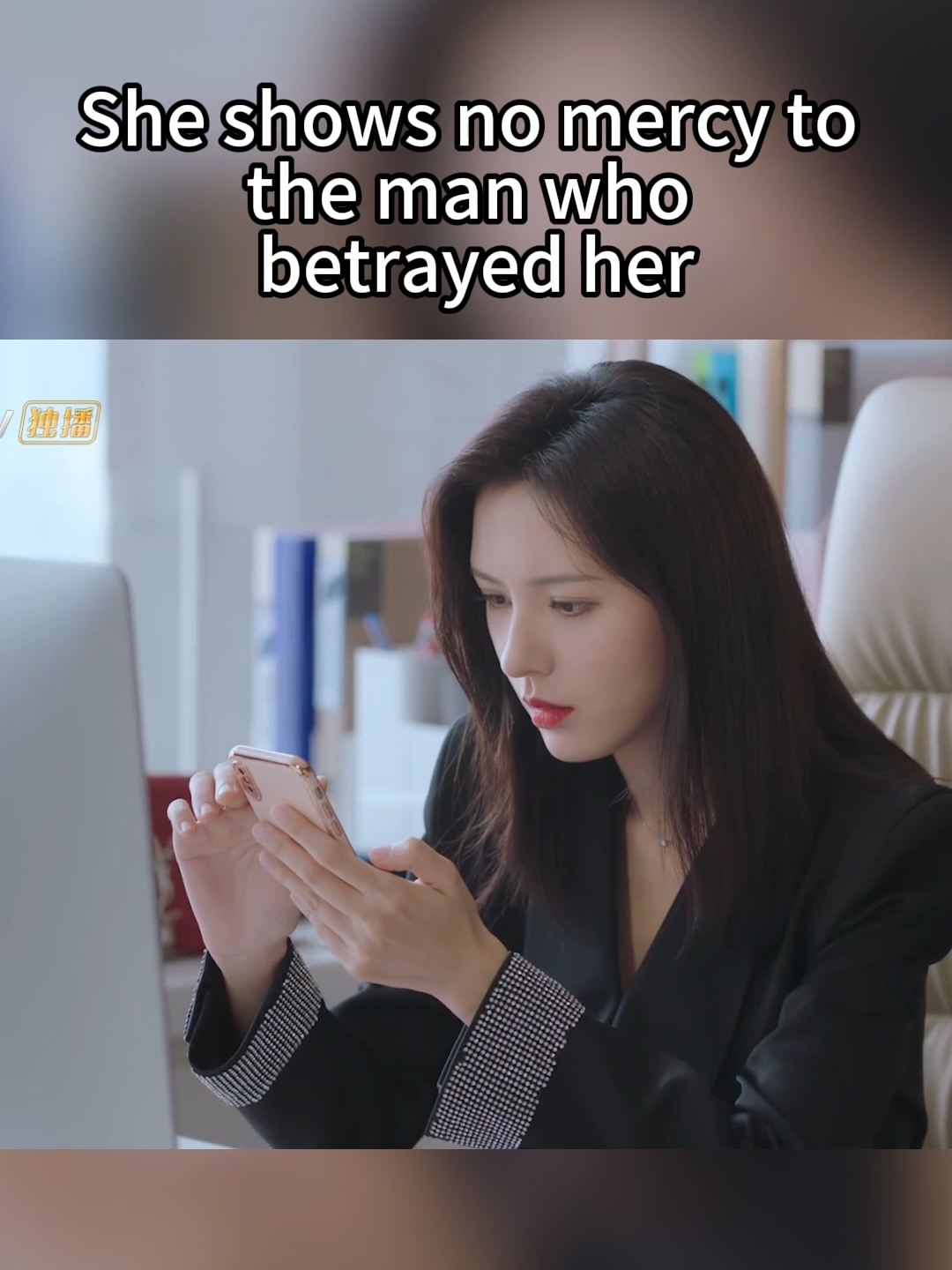 She shows no mercy to the man who betrayed her #LoveAtNight#MangotvSweetdrama #highlights #drama #cdrama #romantic#Love Mobile users download MangoTV App 👉 https://bit.ly/MGTVIntl