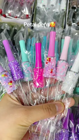 Petal pens 😍#pen #pencil #beadable #stationery #fyp #keychain #keychainpens #diypens 