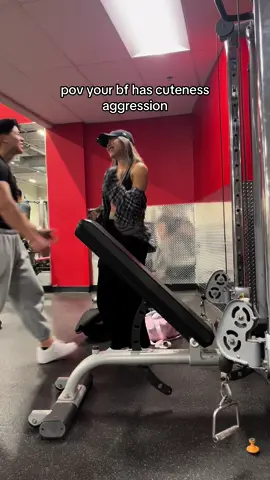 does anybody else’s bf do this or is mine just broken? #fyp #gym #GymTok #Fitness #relatable #gymmotivation #fitnessmotivation #gymgirl #gymcomedy #gymcrush #gymbro #gymcouple #micdup 