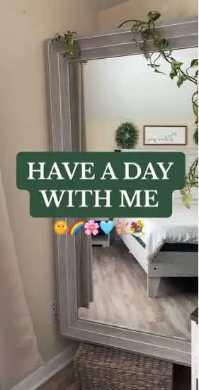 come to work with me as a 27 year old nurse in LTC!👵🏼🫶🏼👴🏽🌈 #nurse #nursevlog #workwithme #cometoworkwithme #ditl #dayinmylife #dayinpictures #longtermcarenurse 