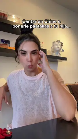 Por si acaso…No estoy en contra de que le pongas pantallas a tus hijos, estoy en contra de ponerle pantallas a mi hija!  You can do whatever you want! A manera informativa la Organización Mundial de la Salud recomienda a partir de los 2 años y hasta los cinco, cuanto menos accedan a  dispositivos mejor y, en todo caso, nunca más de una hora al día. 🙌 #momlife #parati #longervideos 
