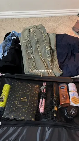 whos ready for the trip content 😫😫 #blackgirltiktok #traveltiktok #packwithme #packing #vacationpacking #naijatiktok #suitcasepacking #brazil #minivlog #catchflightsnotfeelings #catchingflights 
