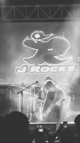 Lirik lagu ‘Lepaskan Diriku’ dinyanyikan oleh Grup Band Indonesia asal Bandung yaitu J-Rocks. ‘Lepaskan Diriku’ dirilis pada 2005 dalam album perdana J-Rocks yang berjudul ‘Topeng Sahabat’. source: urbanjabar.com 🎥:YT/Kaltara TV #jrocks #lepaskandiriku #poppunk #musikstory #foryoupage #fyp #zco 