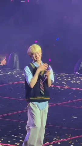 Everyone look at this cute moment I captured of Sunoo from last nights concert 😭 He’s adorable omg #enhypen #sunoo #enhypeninanaheim 