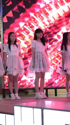 Upgirls - Mentari (Rin Fancam) at Lotte Alley, Lotte Mall - Jakarta  @theupgirls01 @nashitarin  #upgirls #upgirlsfancam #idolgroup #lottemallxupgirls