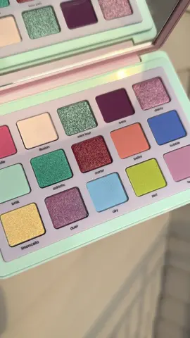 The @natashadenona Pastel Palette is a pastel lovers dream! The pastel shades are pigmented AF! #natashadenona #pastel #pastelpalette #springvibes #spring #eyeshadowpalette #eyeshadow #fypp #hello 