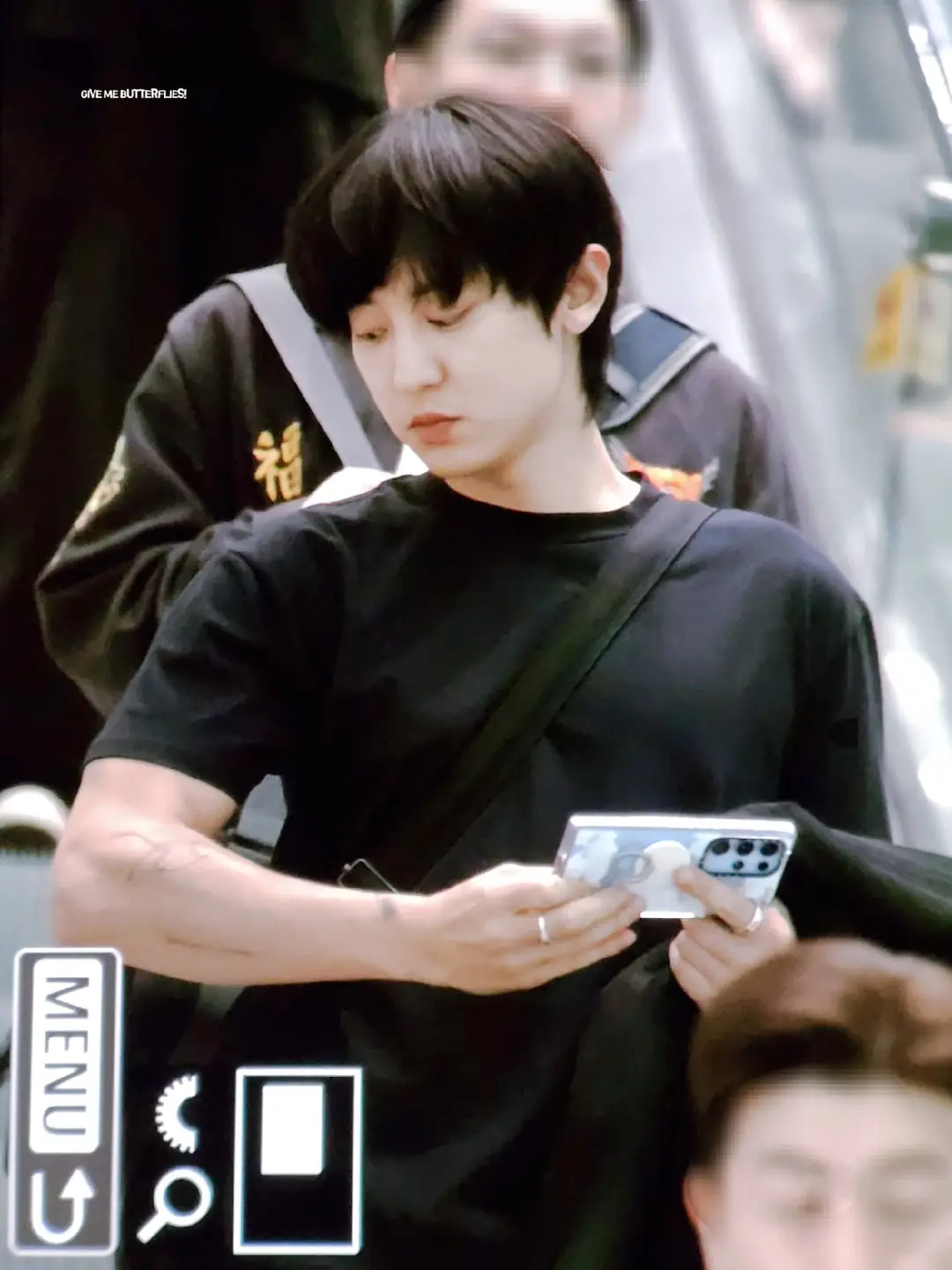 CHANYEOL at ICN Airport on his way to Taipei for 
