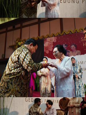 Momen Ibu Siti Wismoyo memberikan tumpeng pertama kepada Preisden terpilih Prabowo Subianto. #prabowo #gibran #indonesia🇮🇩 