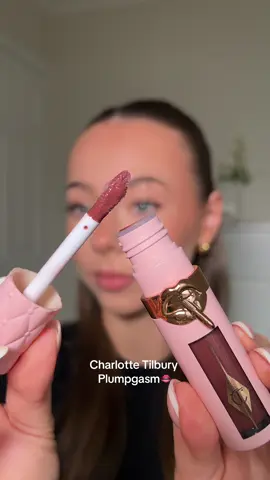The NEW @Charlotte Tilbury Pillow Talk Big Lip Plumpgasm👄 Using the shade medium/deep PR #plumpinglipgloss #charlottetilbury #pillowtalk #lipgloss #fyp 