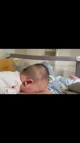 Sao tui thổi quá trời mà hỏng nhột zị bà già #viaconcung #viaconyeu #babycutevideos #embehaihuoc 