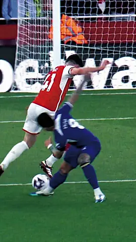 Arsenal Destroying Enzo Fernandez #arsenal #chelsea #odegaard #declanrice #enzofernandez #fyp 