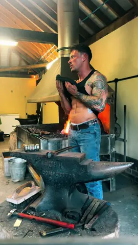 Making a horseshoe by hand! 🖐️ 🤚  #farrier #horseshoe #horse #equestrian #country #cowboy #fyp #foryou #foryoupage #viral #tiktok #work #skills #fire