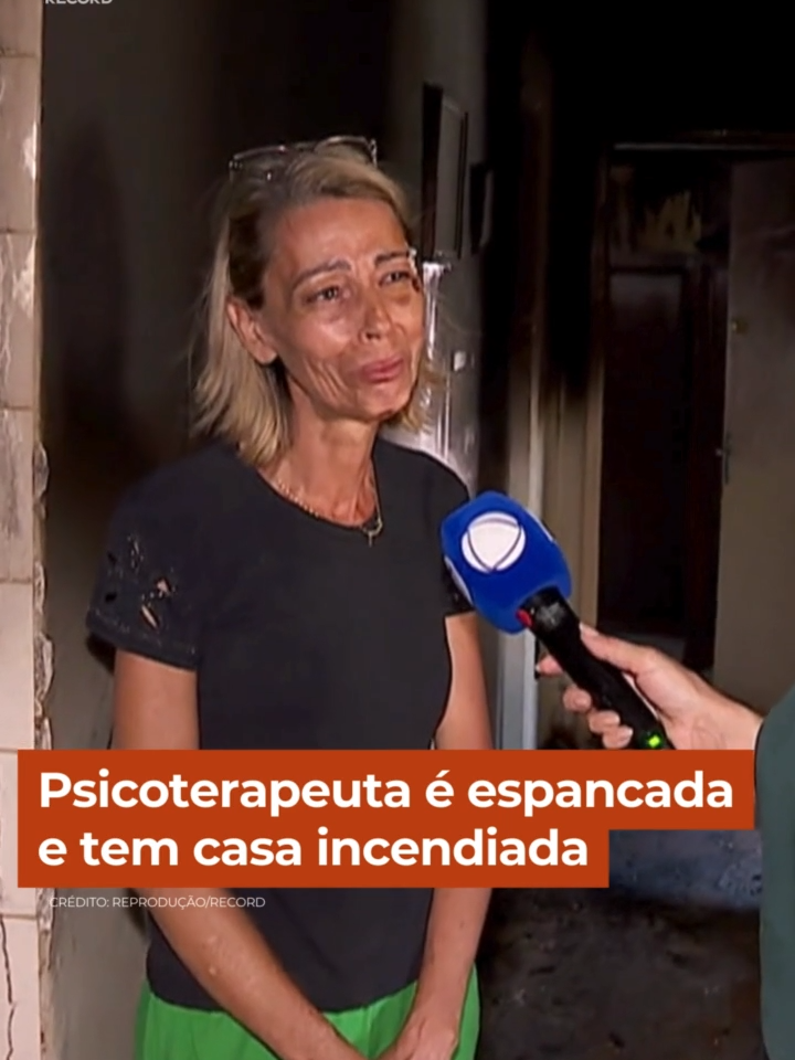 Renata e Clayton se conheceram e ficaram juntos por três anos morando com a mãe dela. Aos poucos, o companheiro mostrou seu lado agressivo. Renata conseguiu medida protetiva e o tirou de casa, mas Clayton tinha um plano de vingança. Após o ataque ele tentou fugir, mas Renata conseguiu chamar a polícia a tempo de prender o agressor. O caso aconteceu em Mogi Guaçu, no interior de São Paulo Acesse R7.com/CidadeAlerta e veja essa e outras notícias